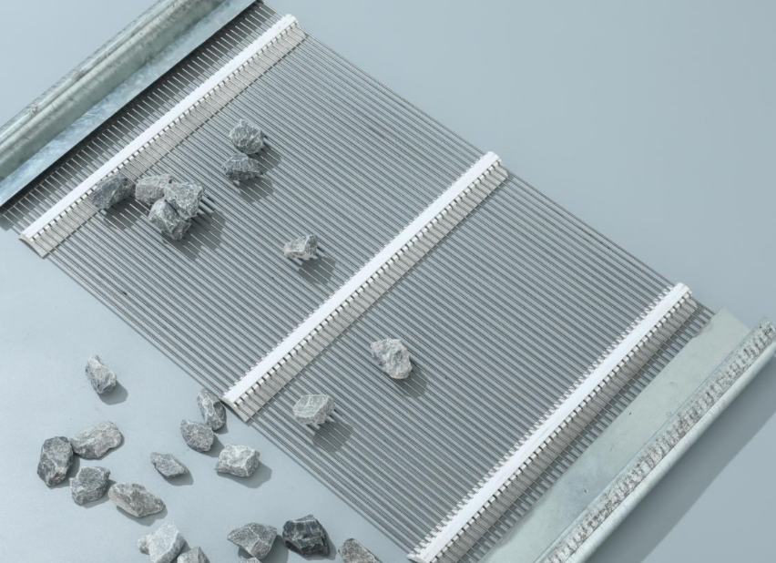 Self-Cleaning Mesh