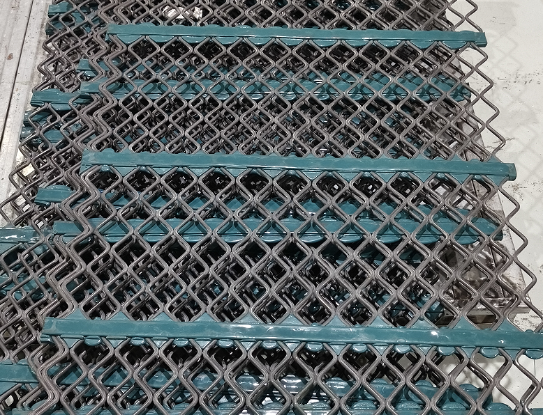 self-cleaning screen