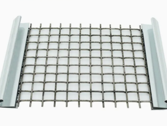Wear Resistance of Woven Screens in the Pre-screening Process of Gold Ore