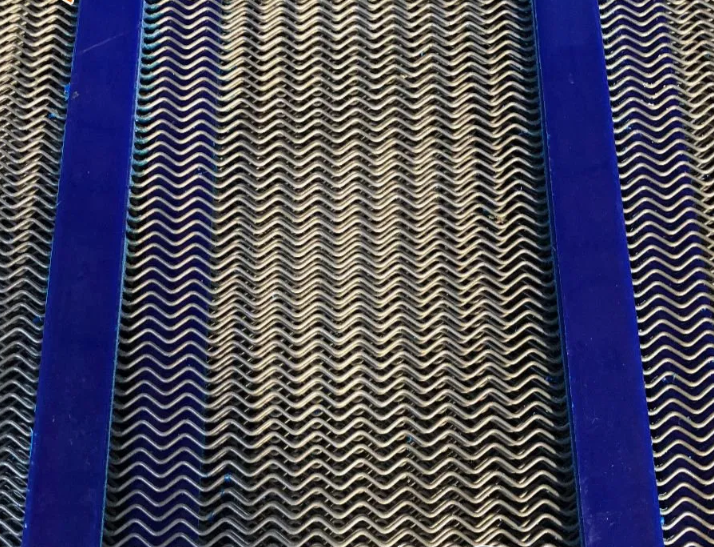 Self-Cleaning Mesh