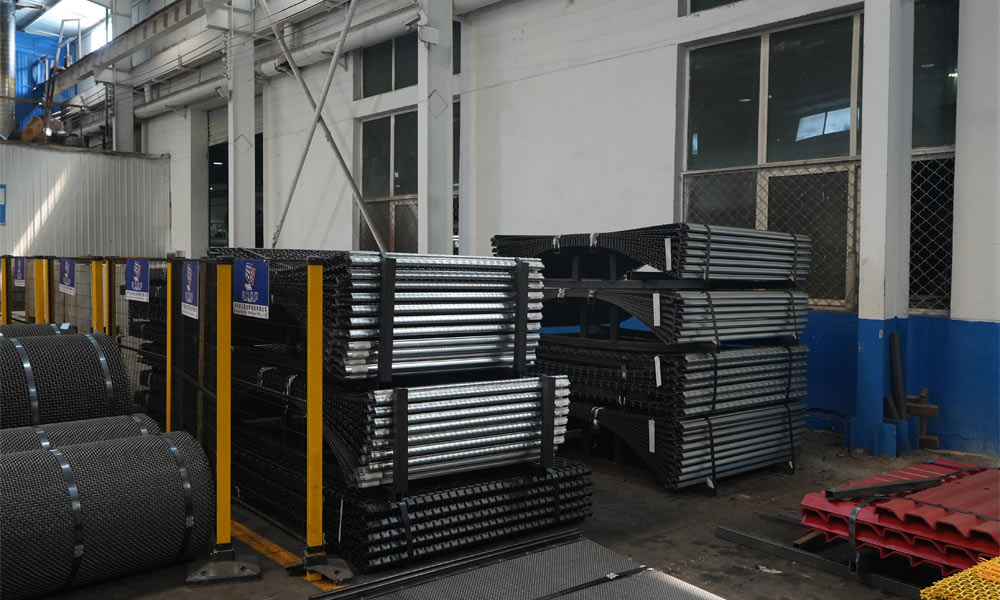 Flat-Top Woven Screen for Sticky Ore to Reduce Screen Blinding Issues